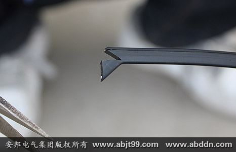 請(qǐng)勿剪切到金屬導(dǎo)線(xiàn)